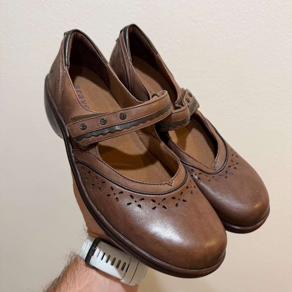 Aravon Womens Brown Leather Laser Cut Mary Jane Wedge Shoes AAG03DBR Size 10 B